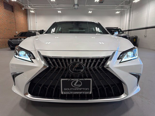 Used 2025 Lexus ES 300h w/ Technology Package FWD image 2