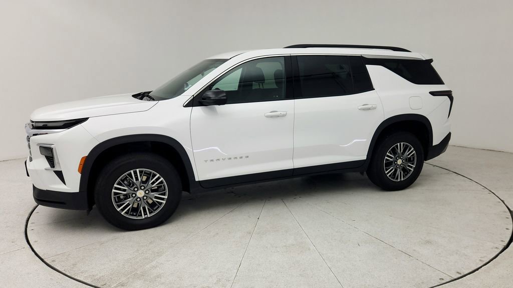 Used 2024 Chevrolet Traverse LT w/ Trailering Package image 4