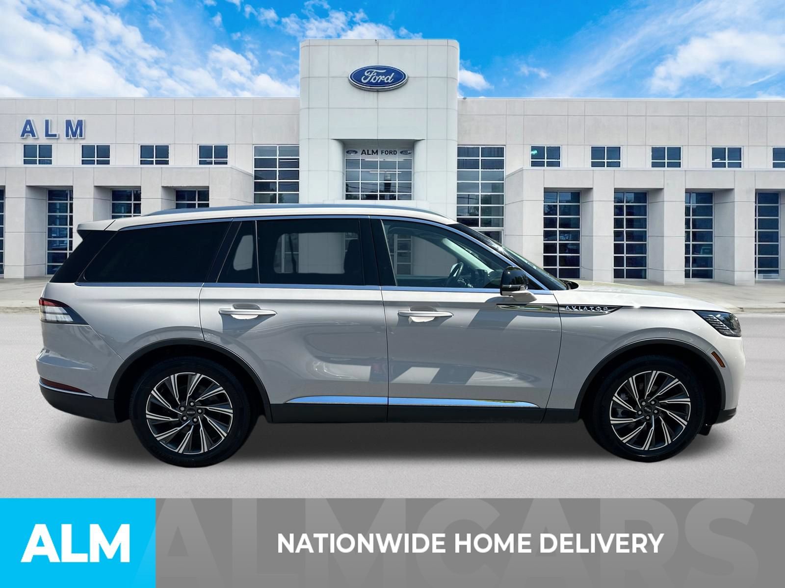 Used 2025 Lincoln Aviator 2WD image 4