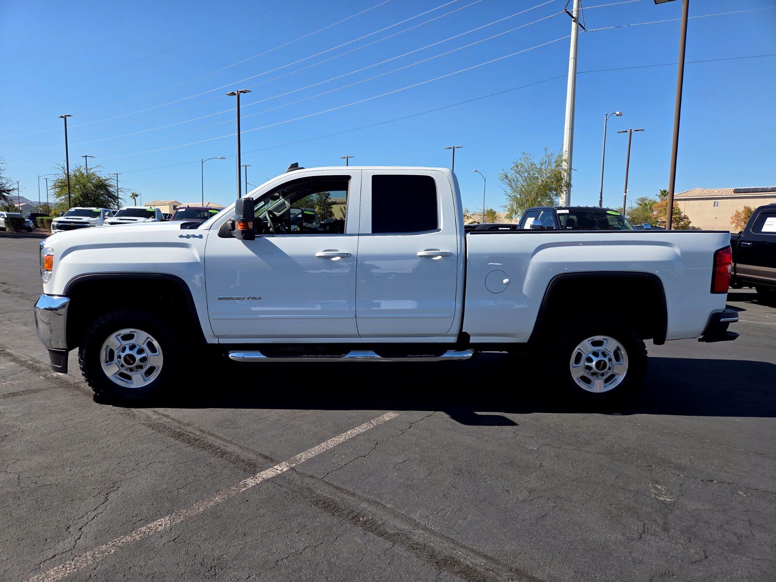 Used 2017 GMC Sierra 2500 SLE w/ HD SLE Preferred Plus Package AWD/4WD image 3