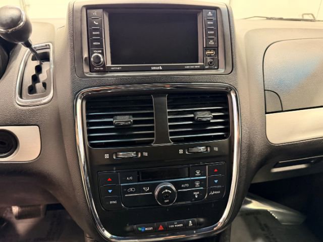 Used 2016 Dodge Grand Caravan R/T image 39