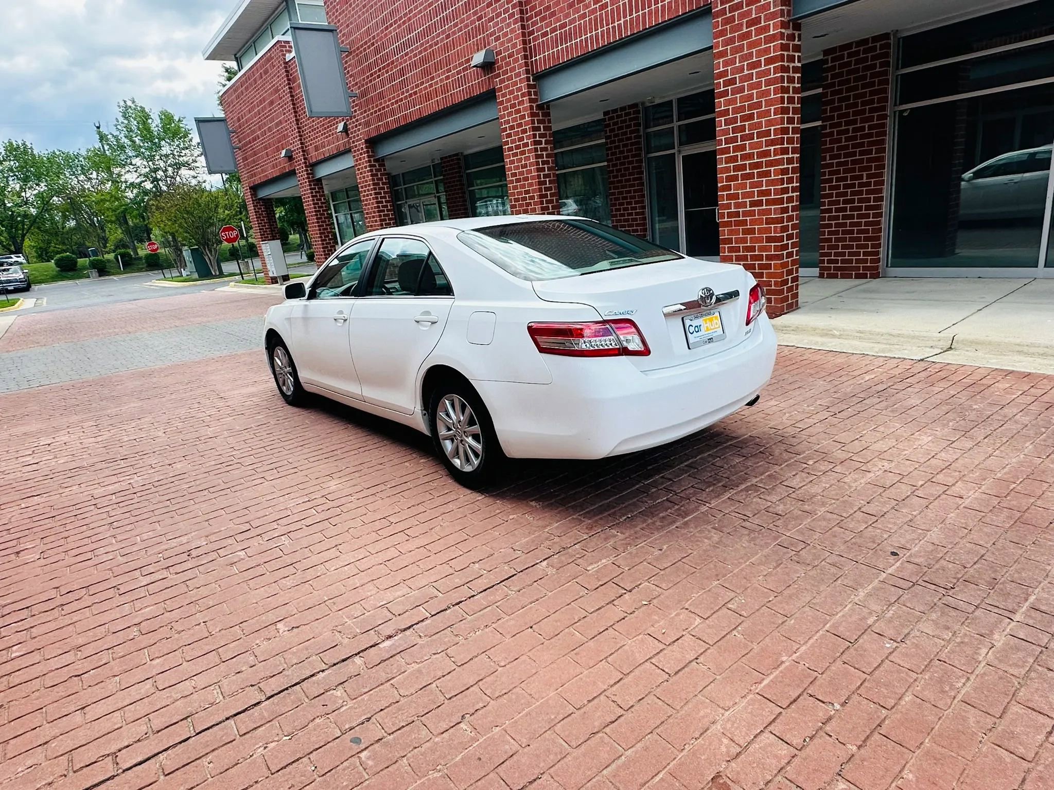 Used 2010 Toyota Camry LE FWD image 4