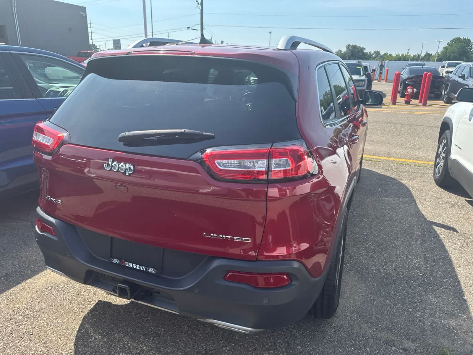 Used 2016 Jeep Cherokee Limited w/ Luxury Group AWD/4WD image 14