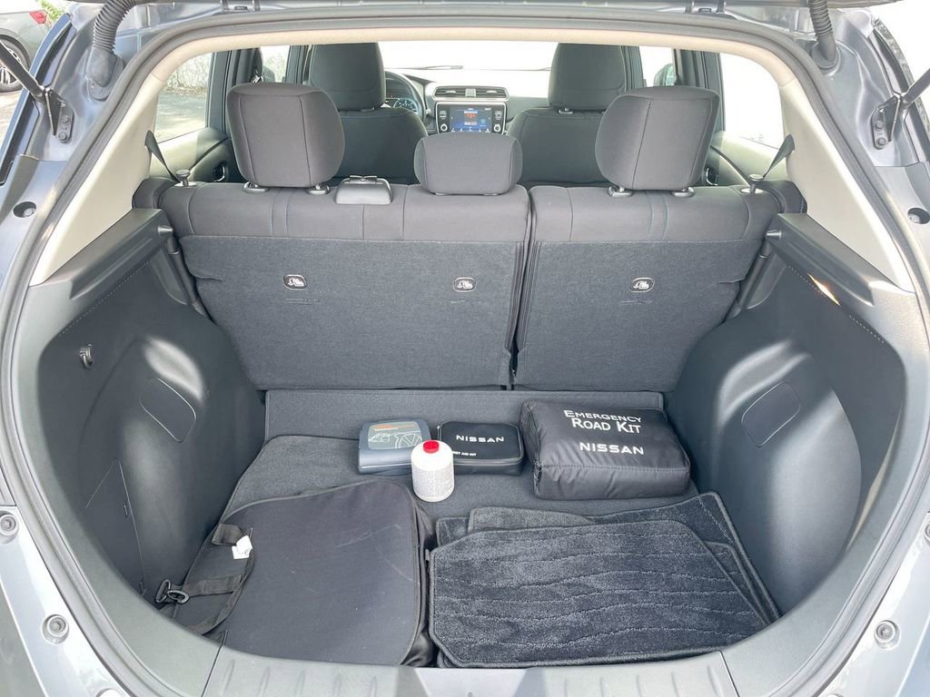 Used 2025 Nissan Leaf S image 32