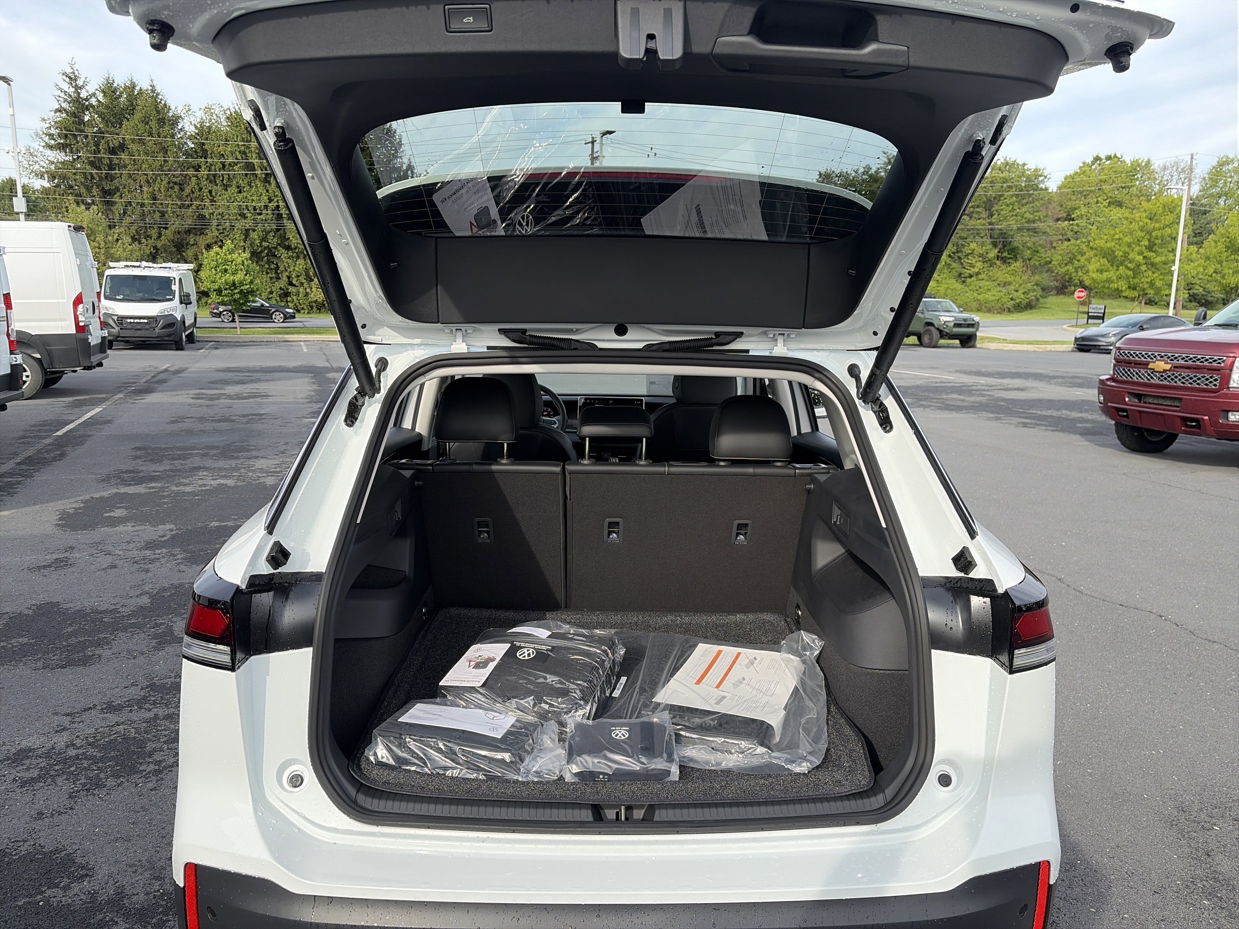 New 2026 Volkswagen Tiguan SE AWD/4WD image 16