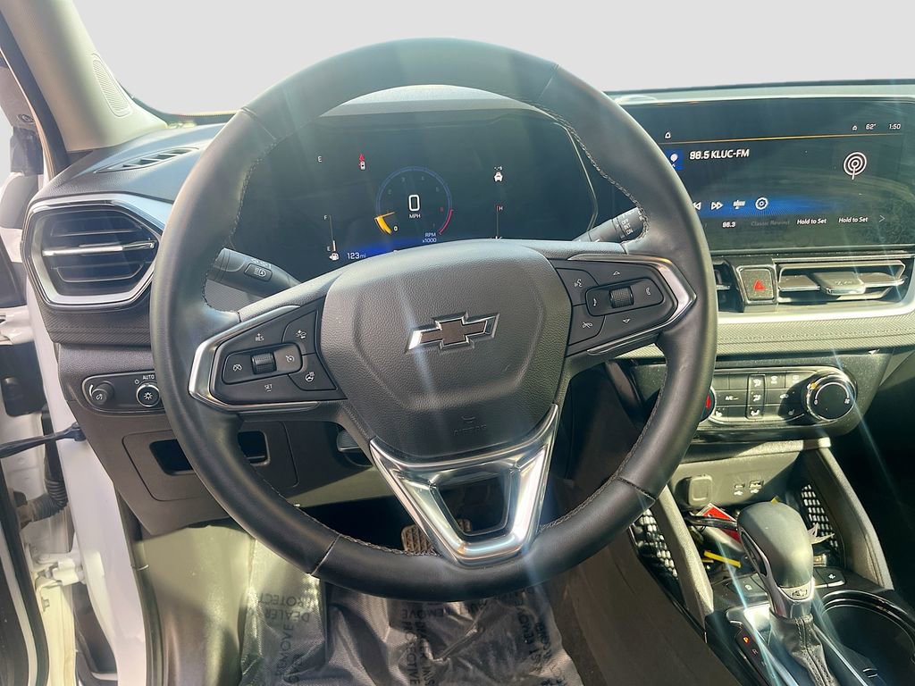 Used 2024 Chevrolet TrailBlazer LT w/ LT Cold Weather Package FWD image 11