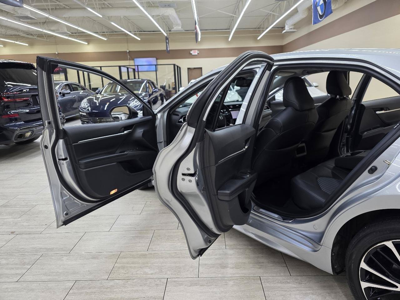 Used 2019 Toyota Camry SE w/ Convenience Package FWD image 15