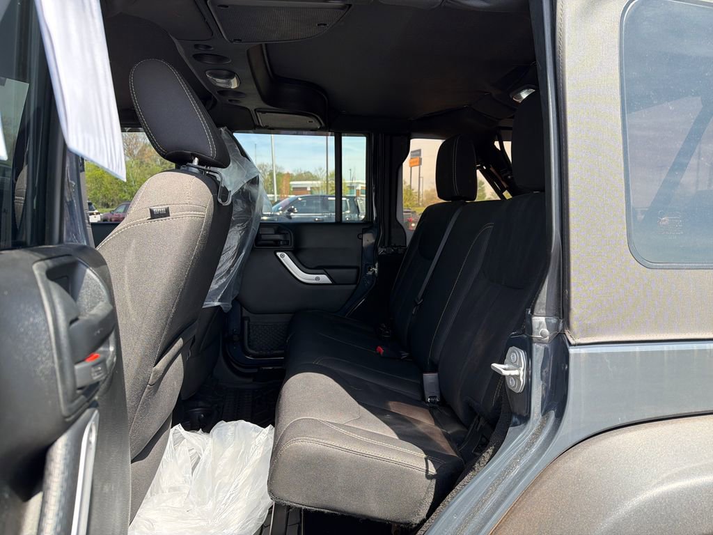 Used 2017 Jeep Wrangler Unlimited Rubicon w/ Connectivity Group image 24