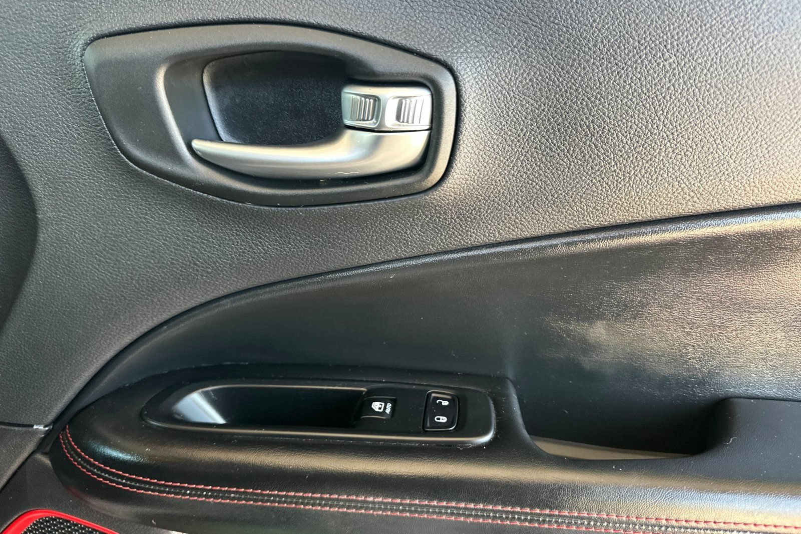 Used 2019 Jeep Compass Trailhawk w/ Leather Interior Group AWD/4WD image 18