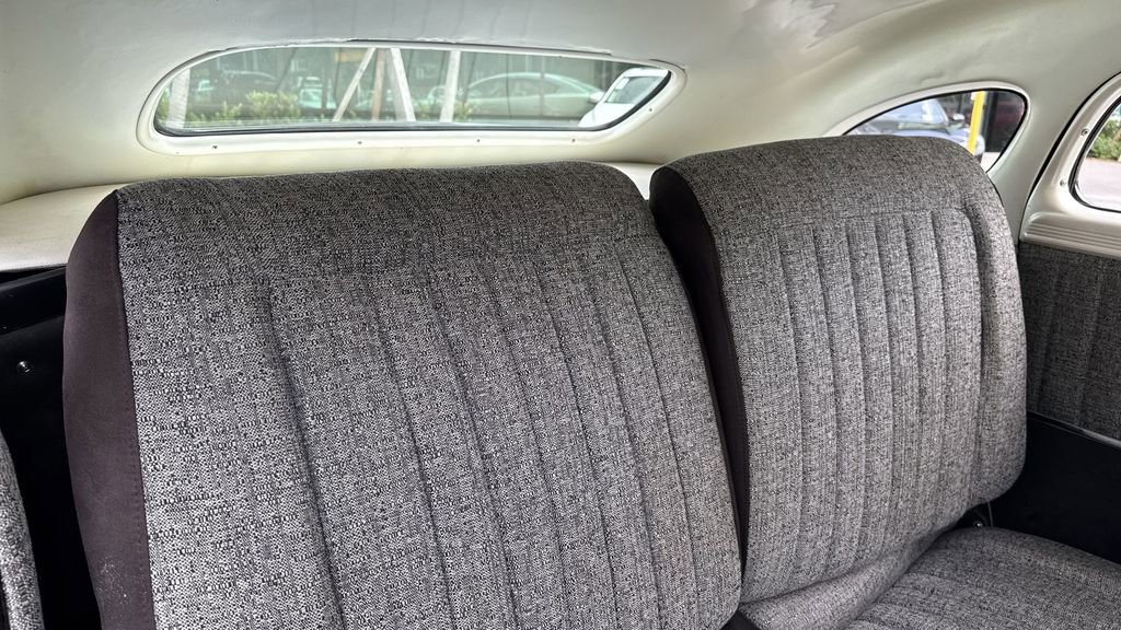 Used 2022 Chrysler Voyager LX image 16