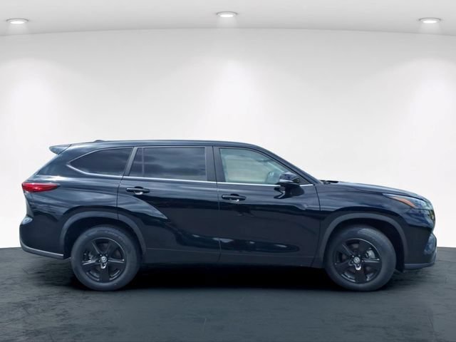 Used 2023 Toyota Highlander LE FWD image 7