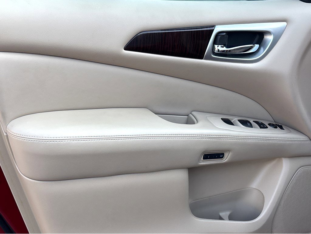 Used 2014 Nissan Pathfinder SL w/ SL Tech Package FWD image 18