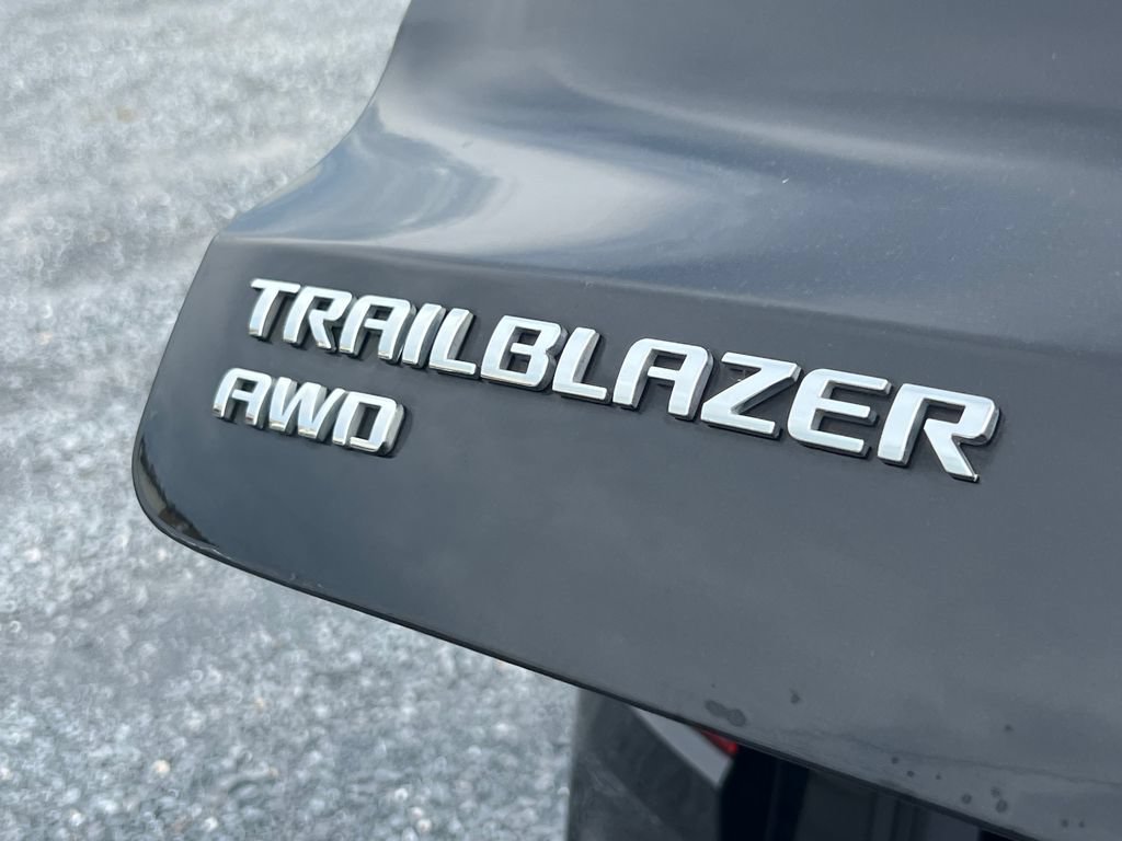 Used 2025 Chevrolet TrailBlazer LT AWD/4WD image 15