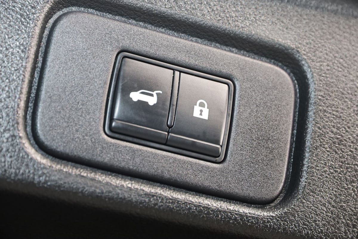 Used 2022 Nissan Pathfinder SL AWD/4WD image 52
