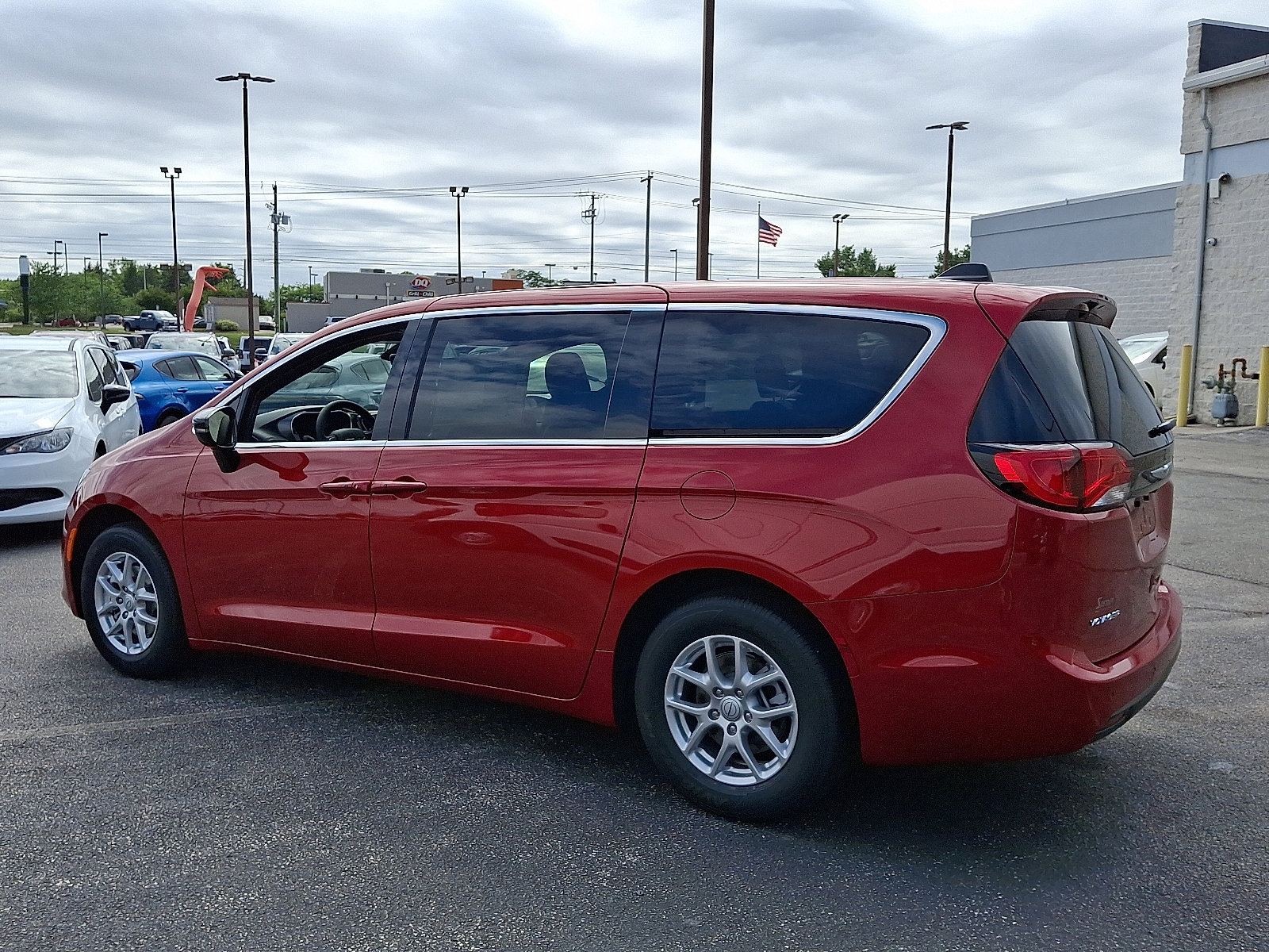 New 2026 Chrysler Voyager LX image 5