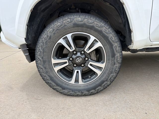 Used 2017 Toyota Tacoma TRD Sport w/ Tow Package image 9