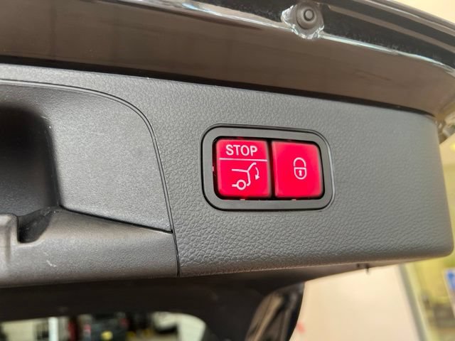 Used 2021 Mercedes-Benz GLC 300 4MATIC image 17