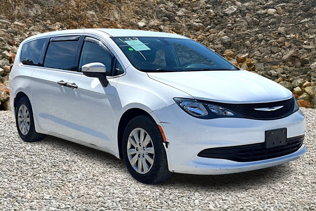 Used 2019 Chrysler Pacifica L image 1