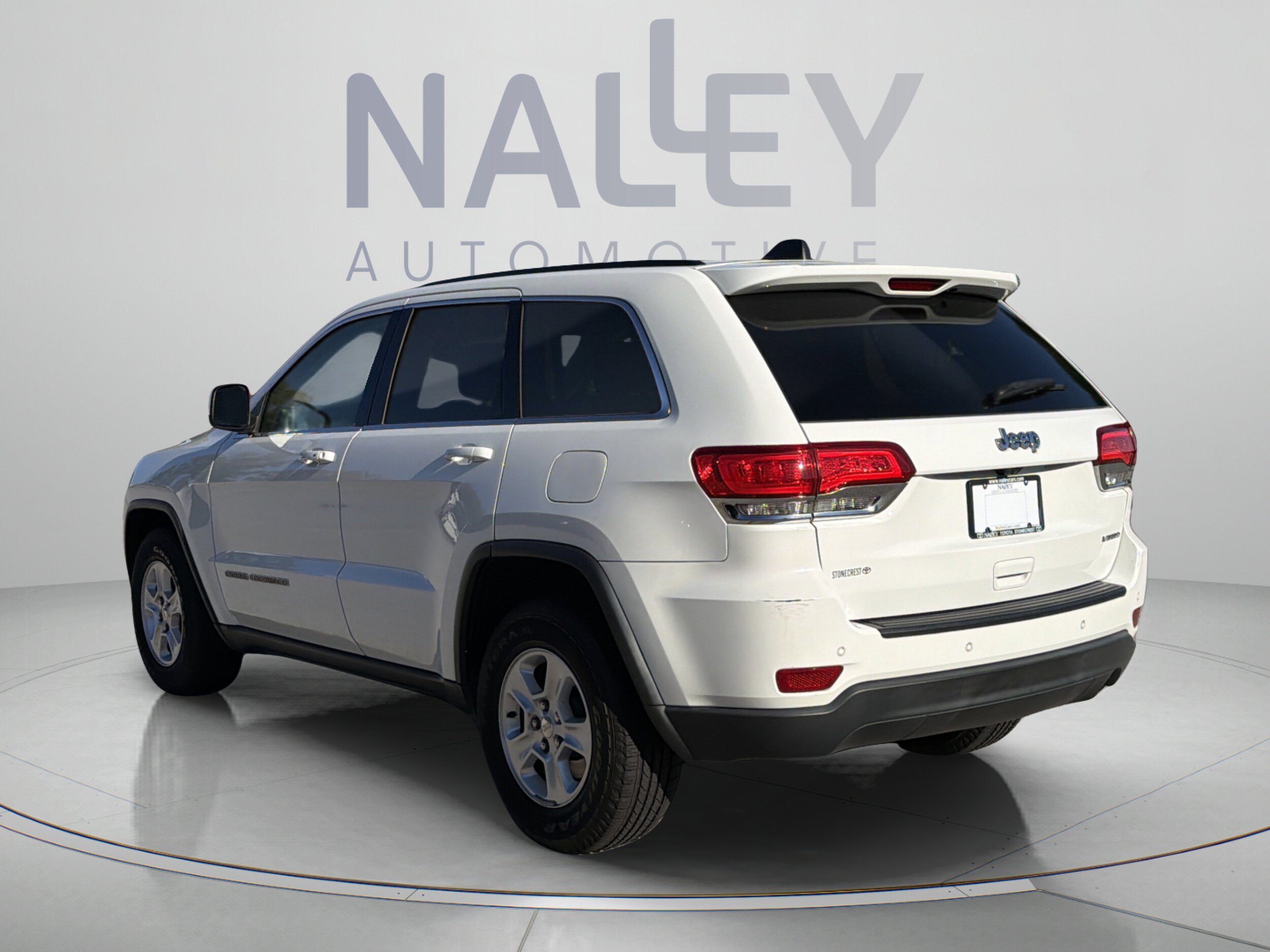 Used 2017 Jeep Grand Cherokee Laredo RWD image 3