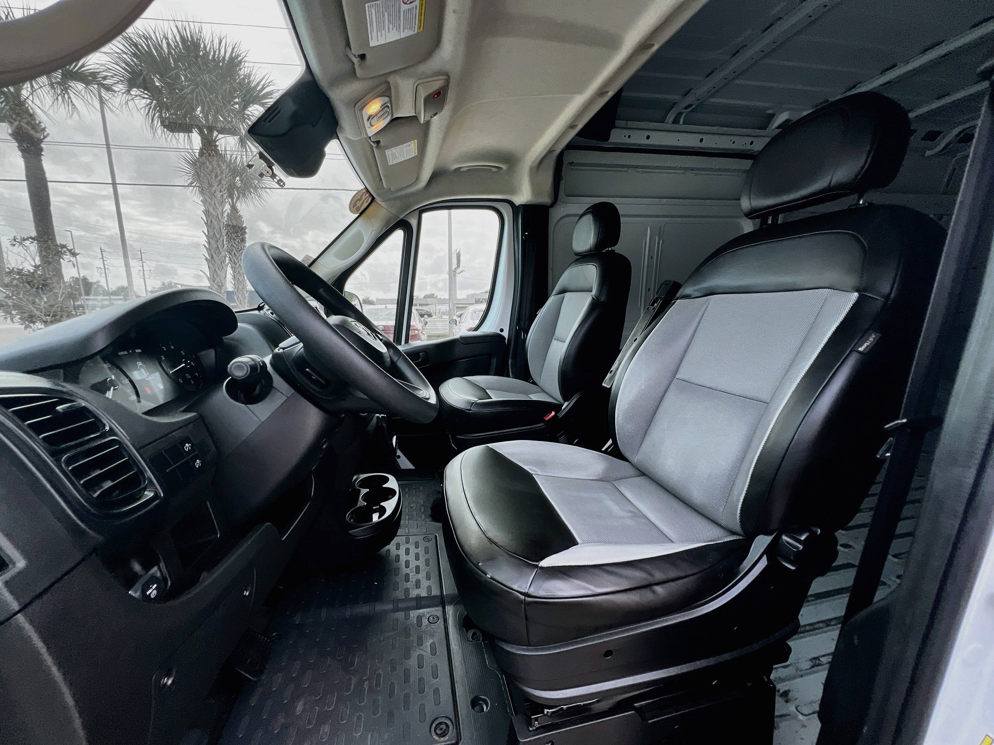 Used 2023 RAM ProMaster 2500 FWD image 14