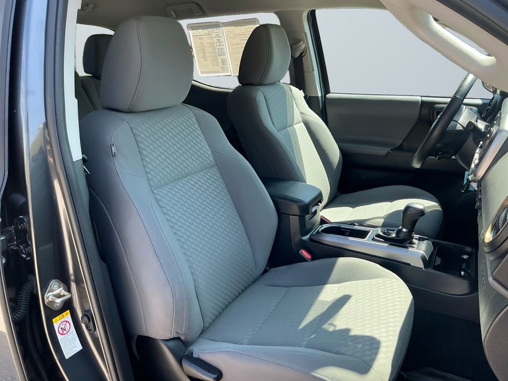 Used 2020 Toyota Tacoma SR5 AWD/4WD image 16