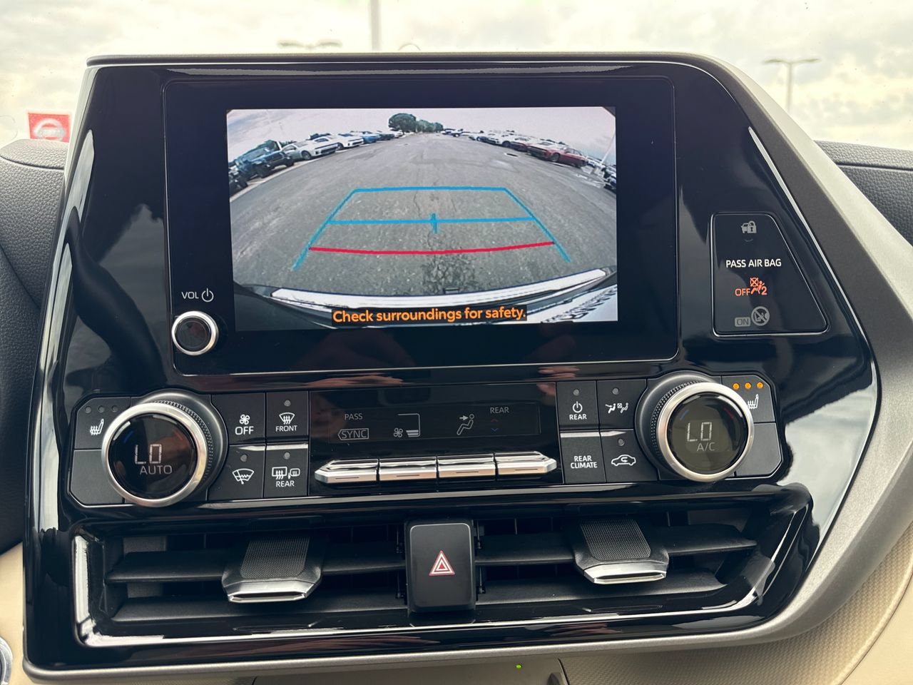 Used 2023 Toyota Highlander XLE AWD/4WD image 20