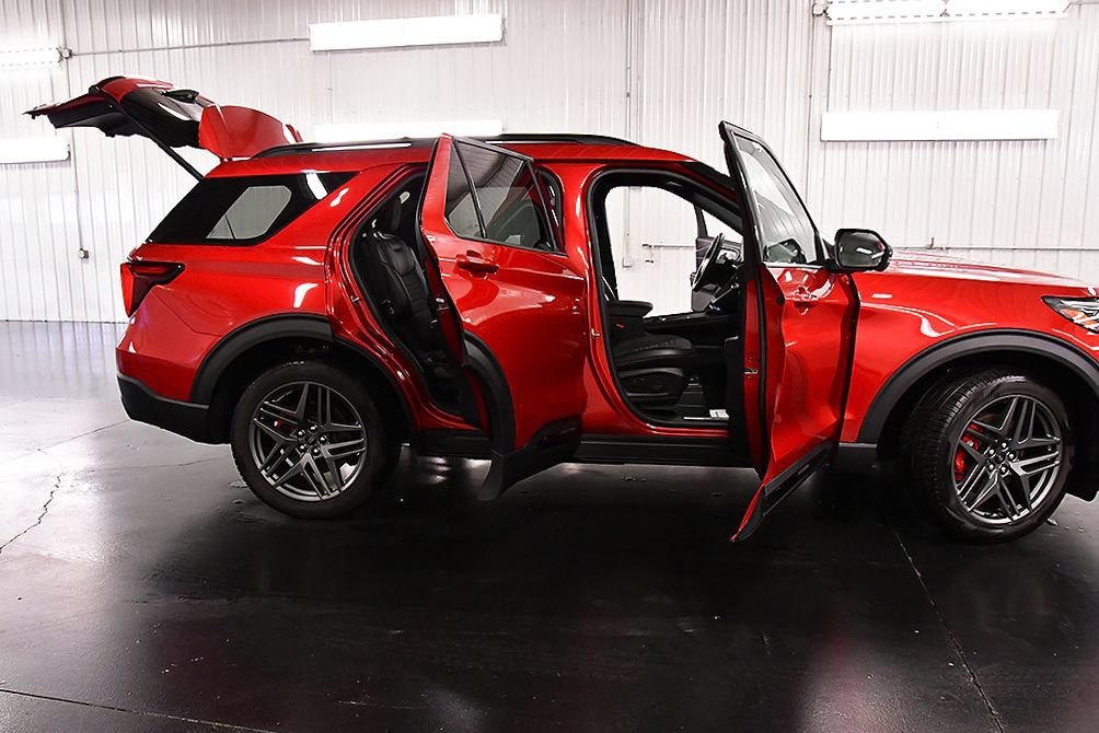 Used 2025 Ford Explorer ST-Line w/ Premium Package AWD/4WD image 34