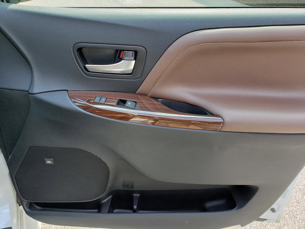 Used 2019 Toyota Sienna Limited Premium image 18