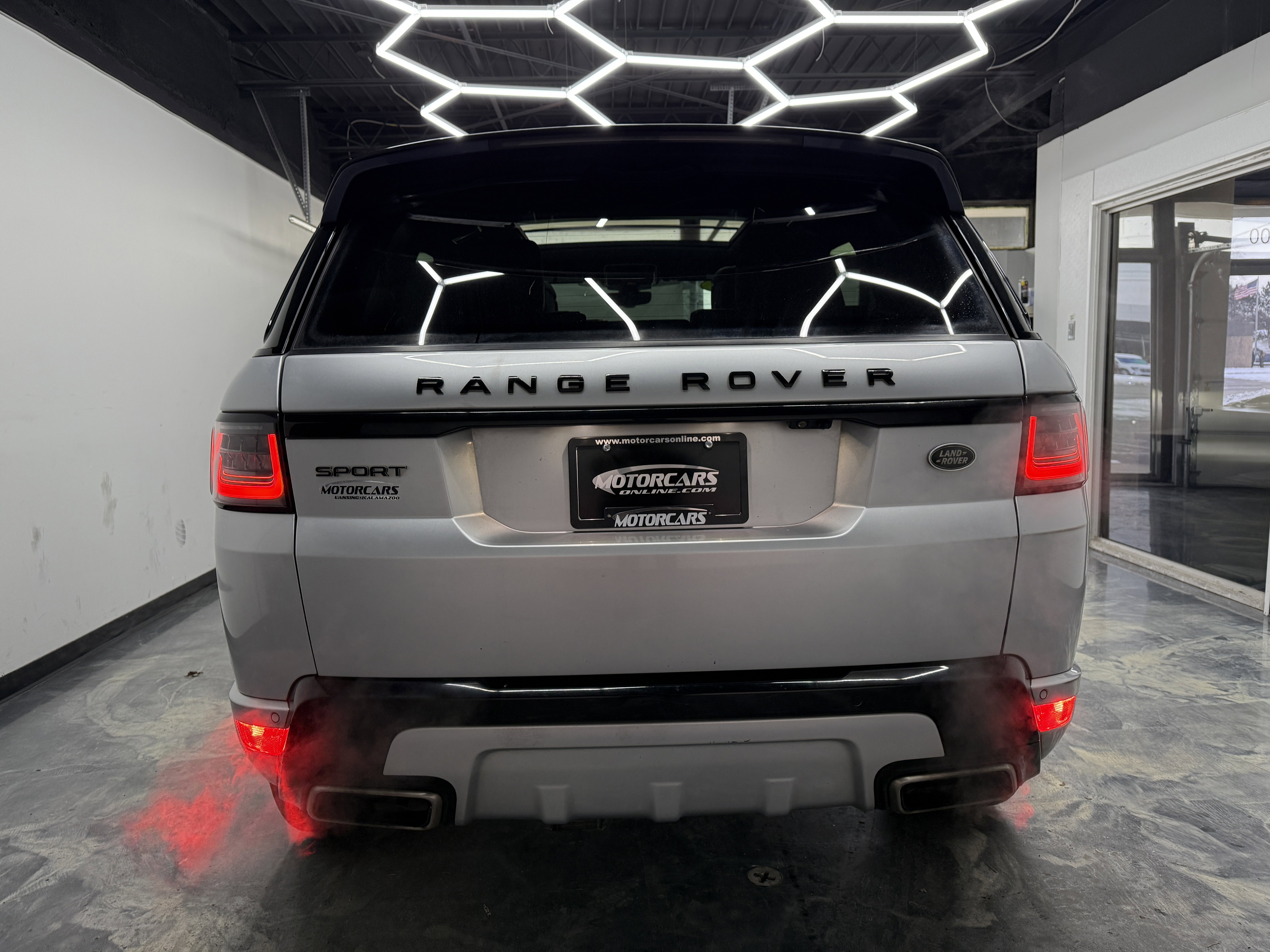 Used 2018 Land Rover Range Rover Sport HSE Dynamic image 4