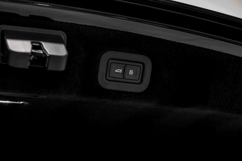 Used 2024 Bentley Flying Spur V8 image 54