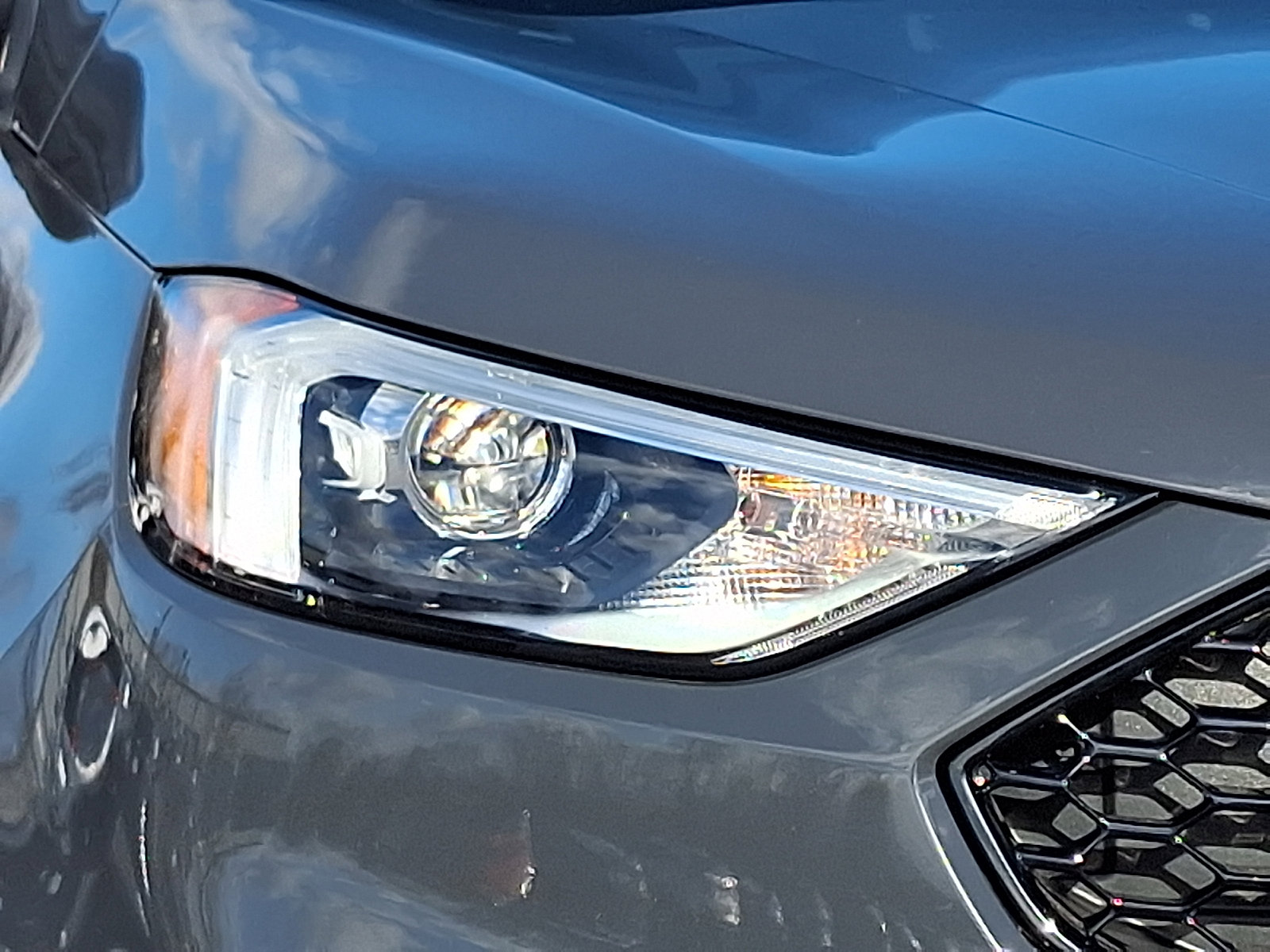 Used 2021 Ford Edge ST-Line w/ Class II Trailer Tow Package image 9