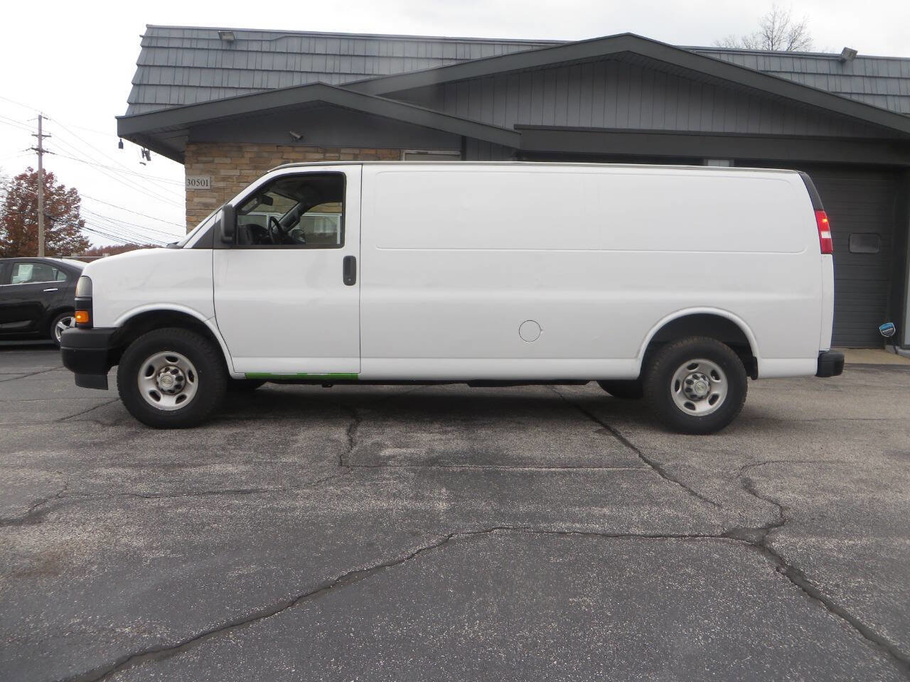 Used 2021 Chevrolet Express 2500 Extended w/ Driver Convenience Package image 8