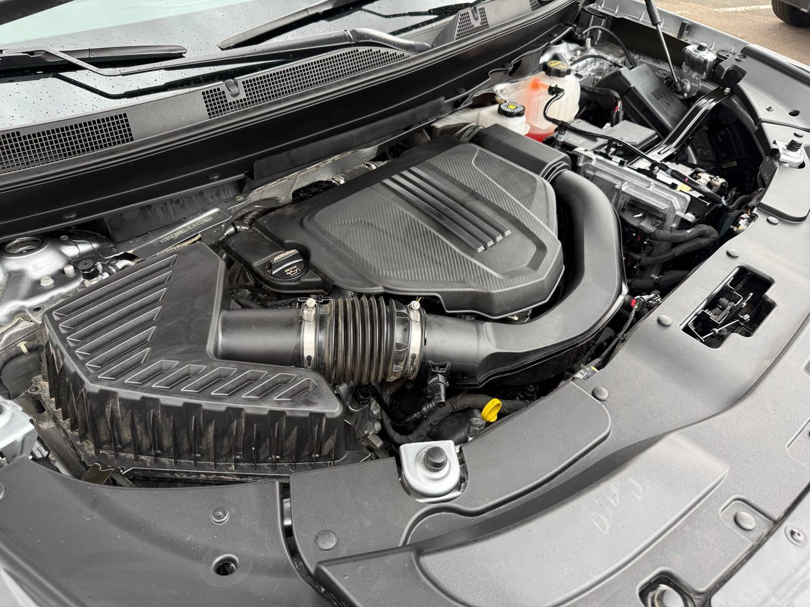 Certified 2025 Chevrolet Traverse LT FWD image 42