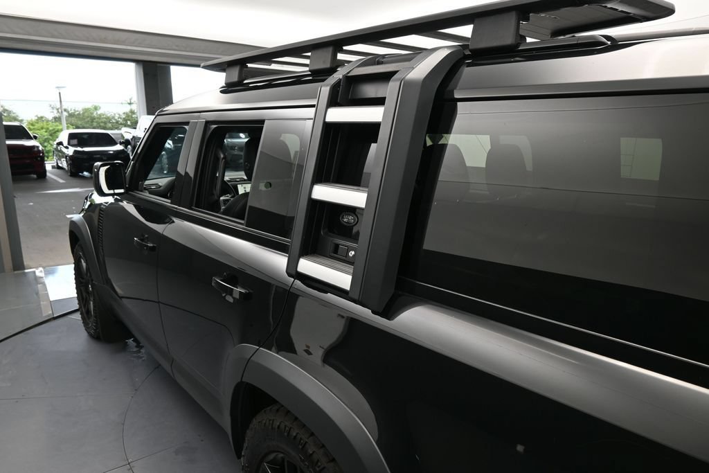 Used 2023 Land Rover Defender 130 SE AWD/4WD image 39