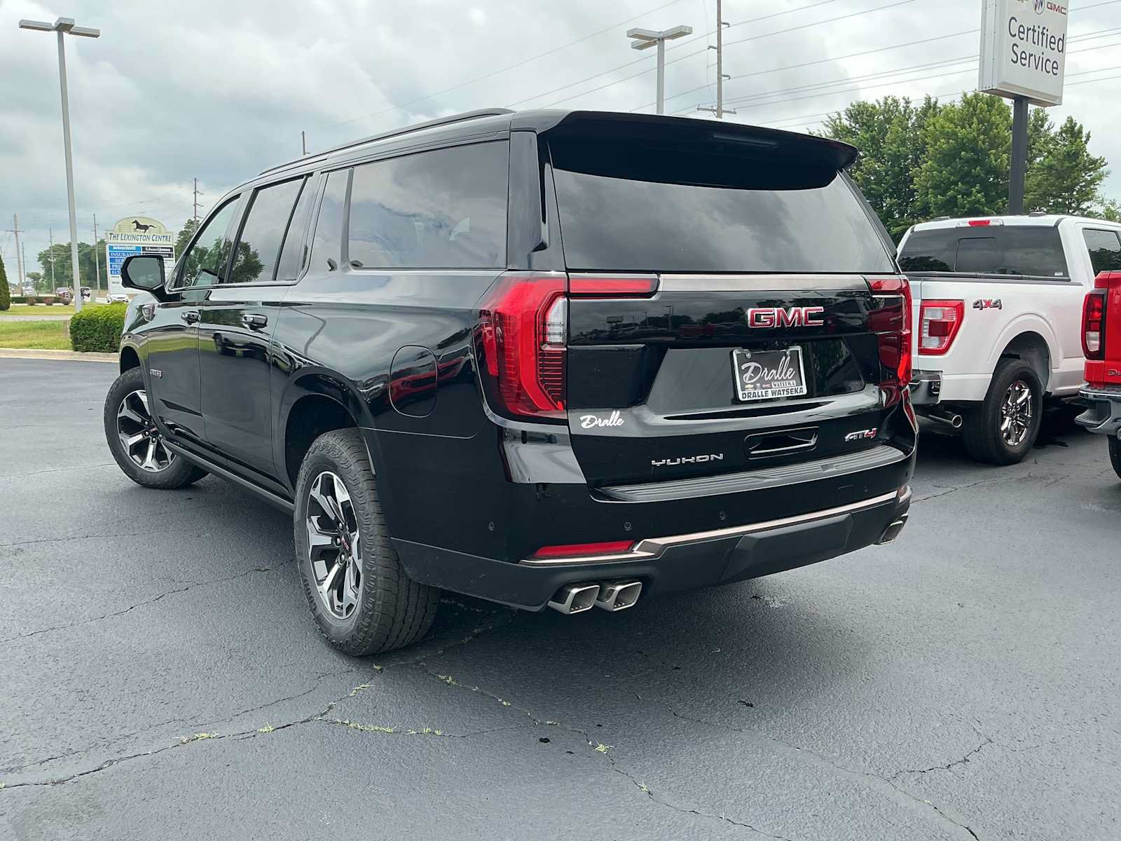 New 2026 GMC Yukon XL AT4 Ultimate AWD/4WD image 5