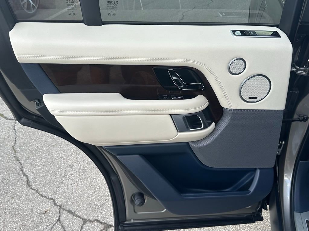 Used 2020 Land Rover Range Rover HSE image 19