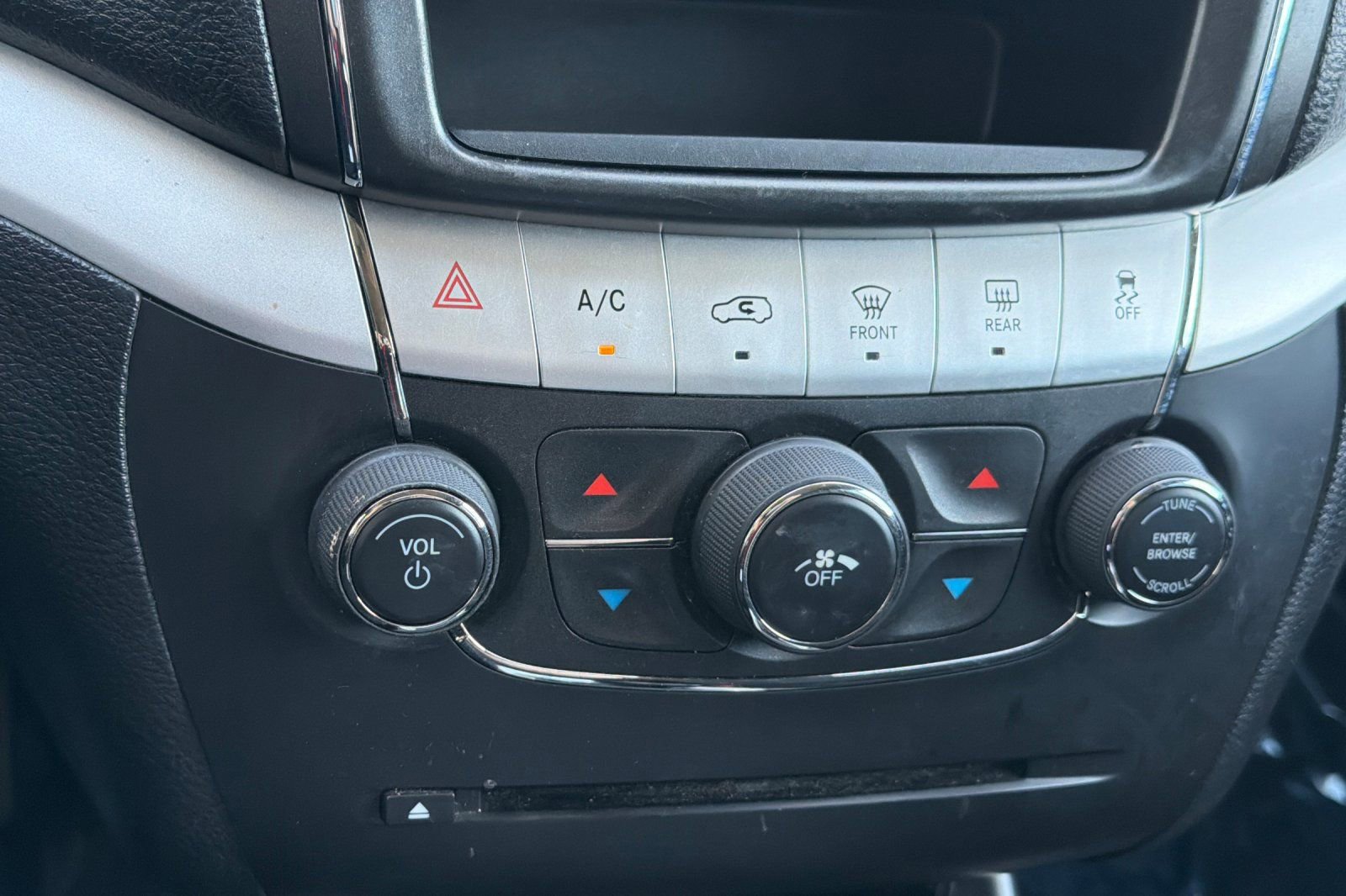 Used 2019 Dodge Journey SE w/ Premium Group image 20