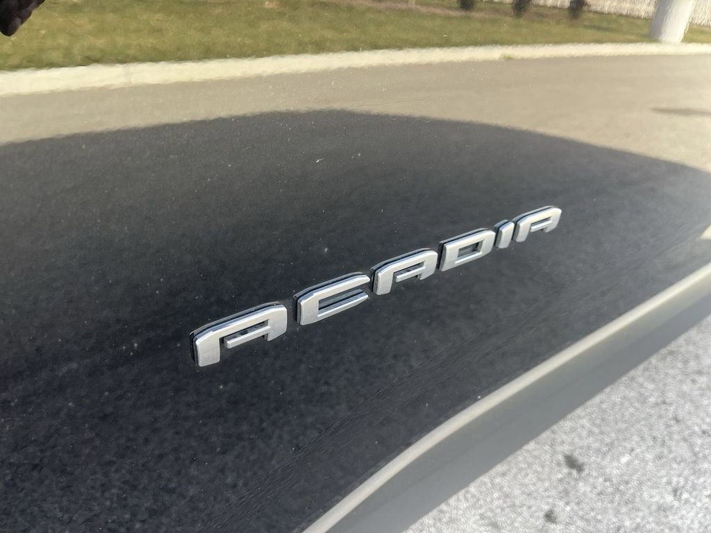 Used 2023 GMC Acadia SLE w/ Driver Convenience Package image 12