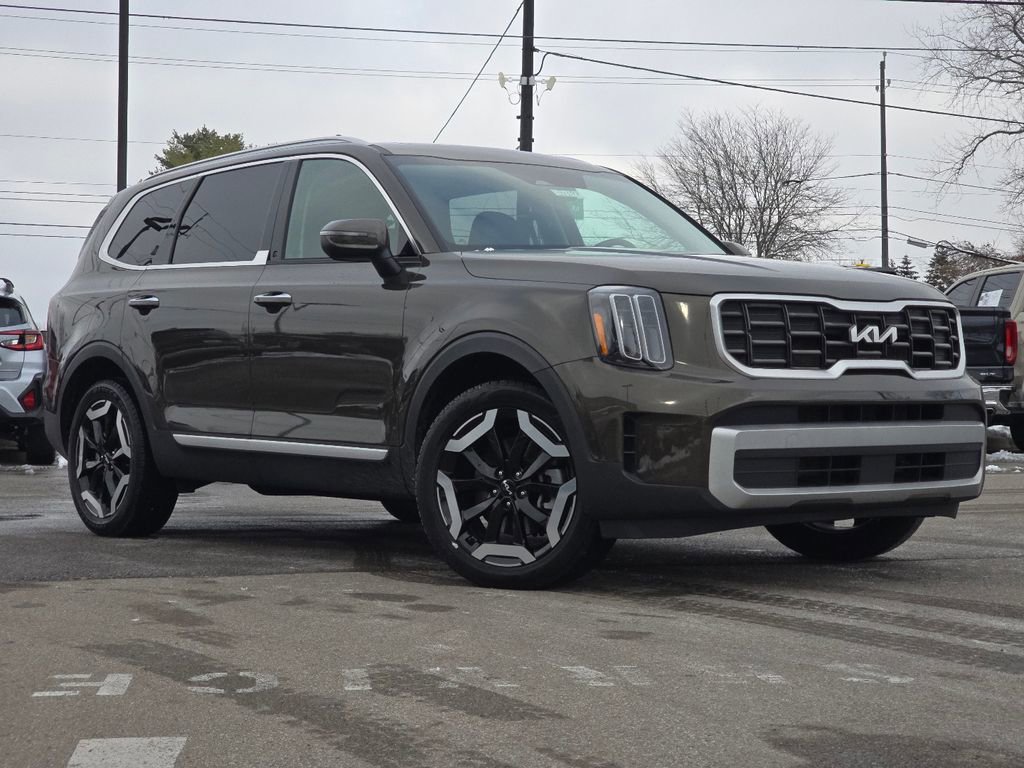Used 2024 Kia Telluride S w/ S Sunroof Package