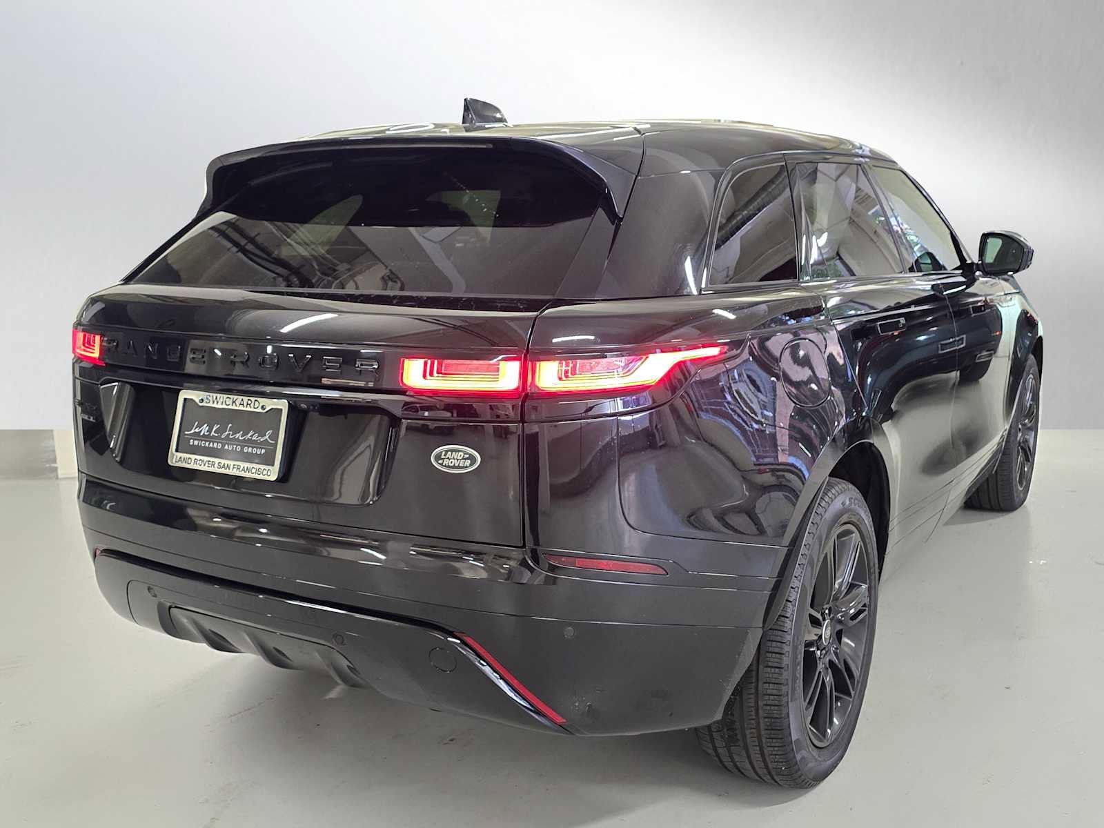 Used 2020 Land Rover Range Rover Velar R-Dynamic S image 5