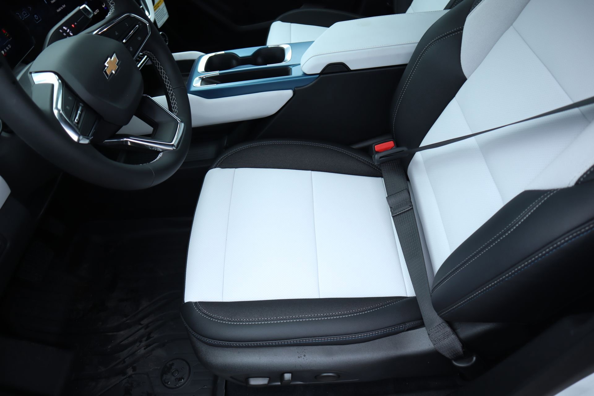 New 2026 Chevrolet Equinox EV LT image 11