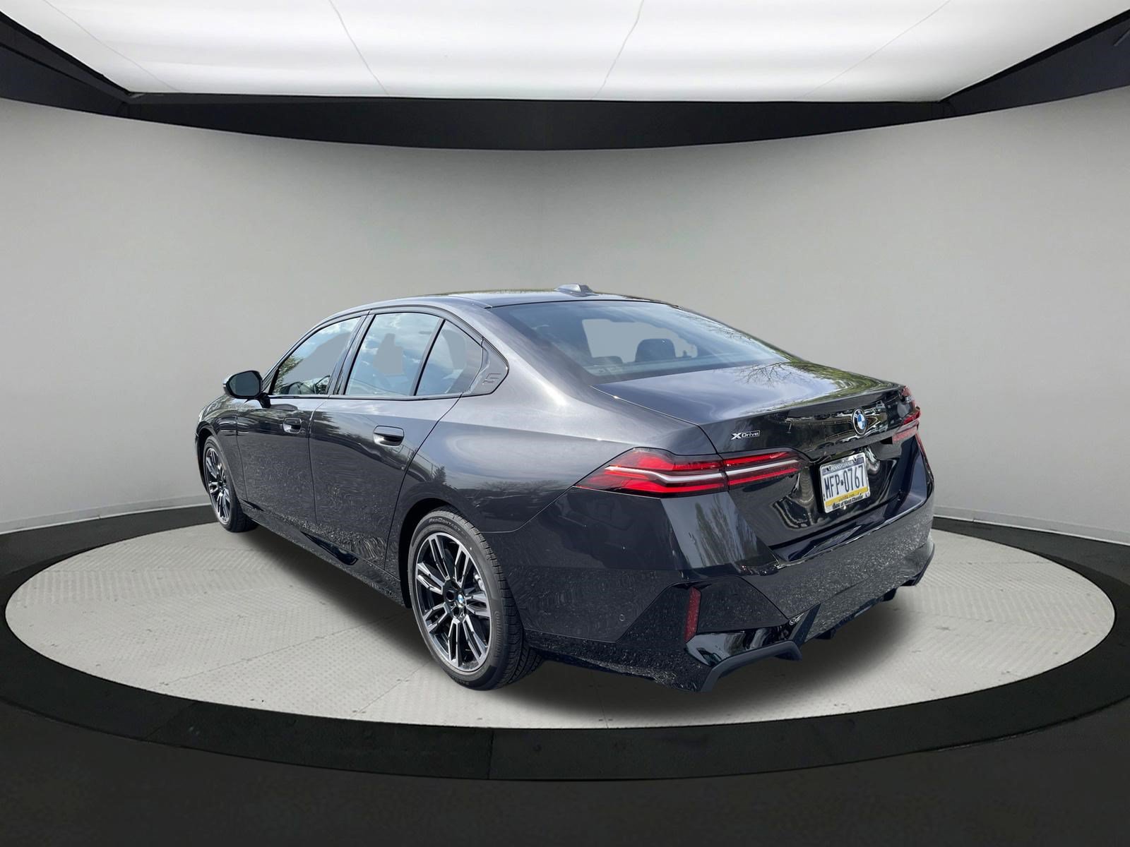 Certified 2026 BMW 530i xDrive w/ M Sport Package AWD/4WD image 6