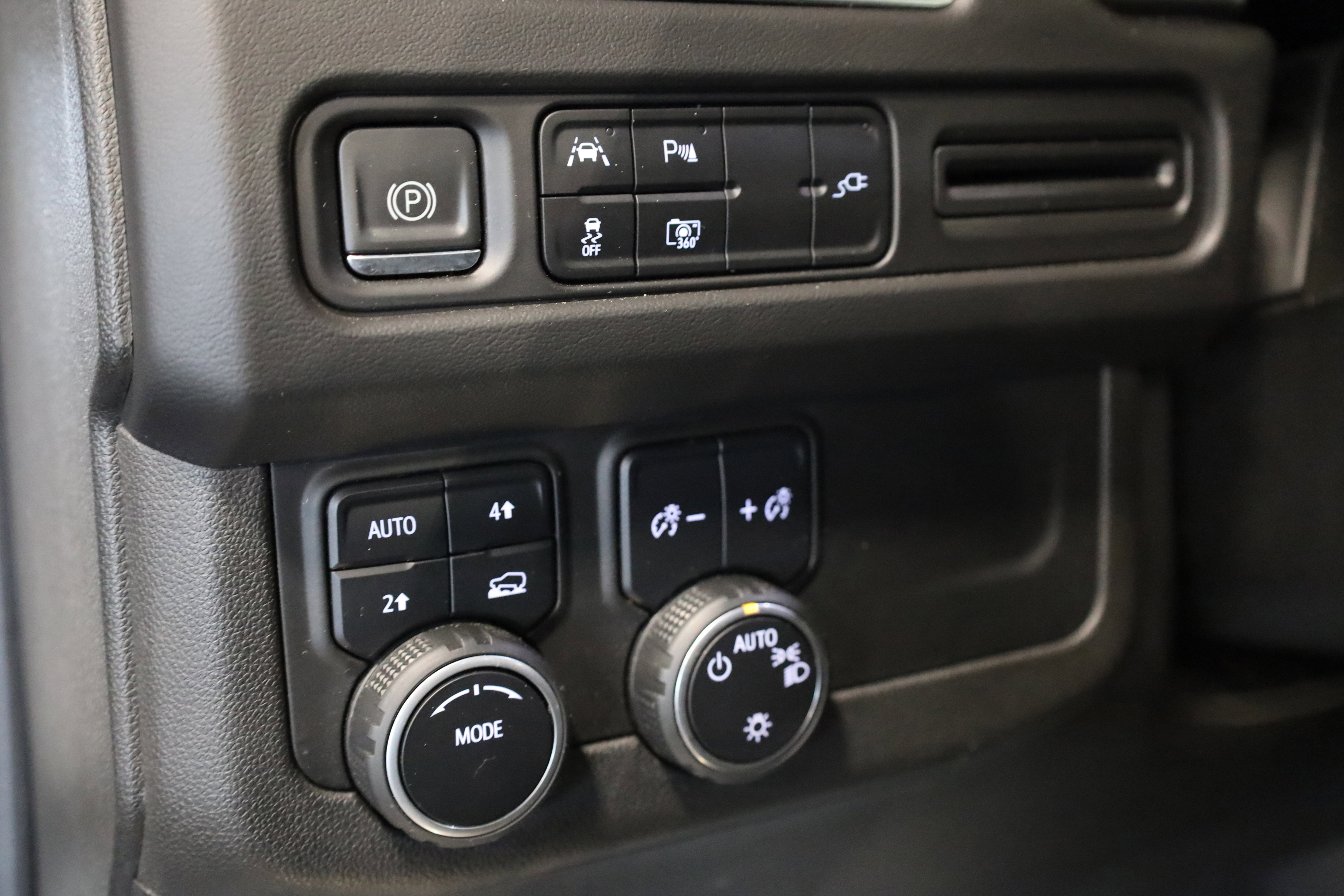 Used 2022 Chevrolet Tahoe RST w/ Luxury Package image 18