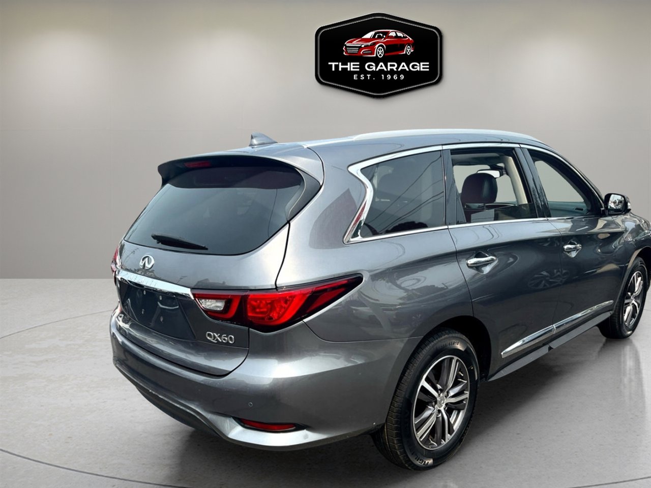 Used 2019 INFINITI QX60 Luxe w/ Essential Package image 5