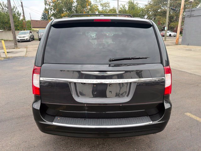 Used 2015 Chrysler Town & Country Touring FWD image 6