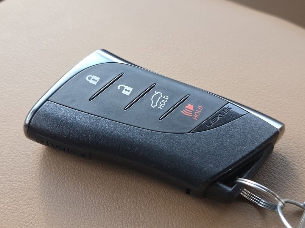 Used 2020 Lexus ES 300h w/ Premium Package image 38