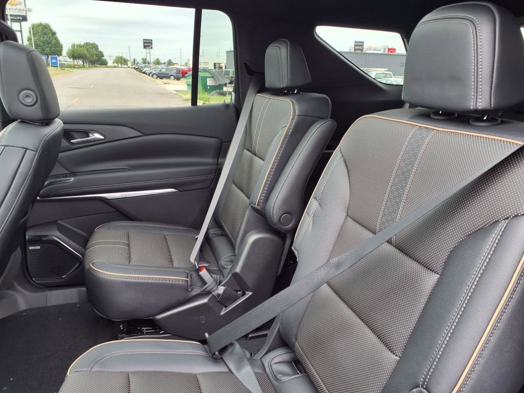 New 2025 Chevrolet Traverse High Country w/ LPO, Floor Liner Package image 15