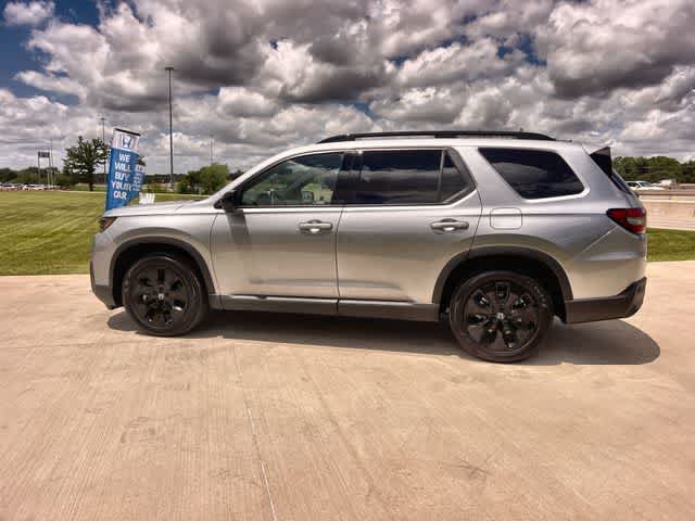 Certified 2026 Honda Pilot Black Edition image 4