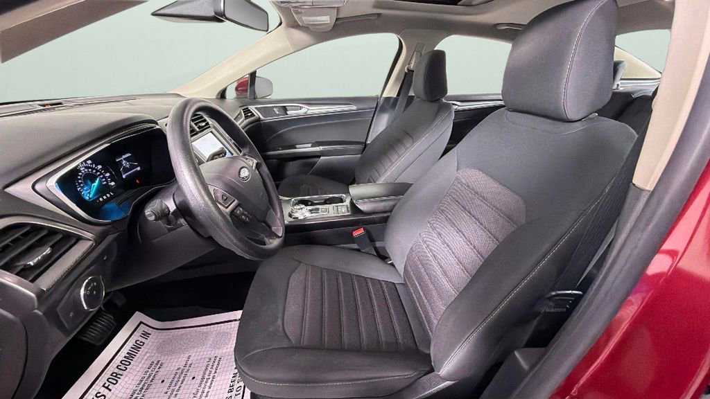 Used 2020 Ford Fusion SE FWD image 17