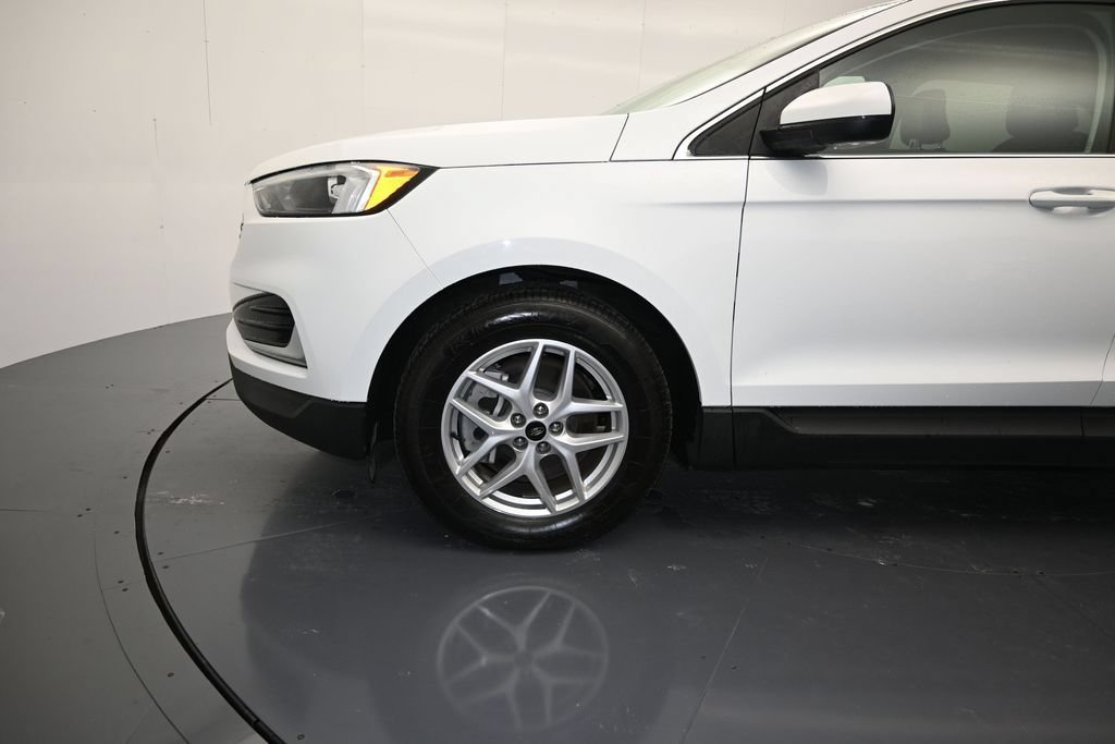 Used 2024 Ford Edge SEL AWD/4WD image 9